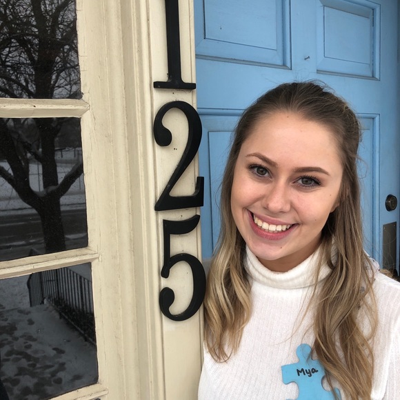 Meet your Posher, Mya - Picture 1 of 1